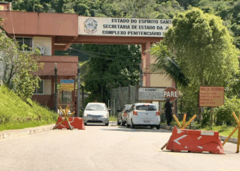 Ageu Santos da Cruz, condenado por matar uma criança e um jovem em Viana, foi sentenciado novamente após estrangular e decapitar um detento com uma linha de varal no presídio do Espírito Santo.