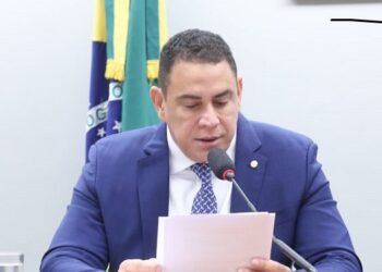Deputado propõe nova regra para pesquisas eleitorais: exigência mínima de dois anos de atuação