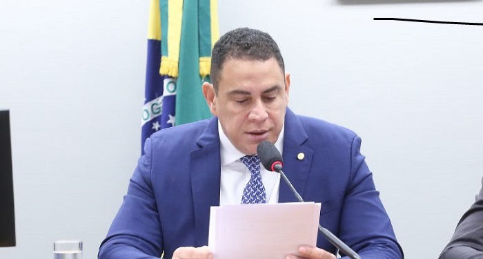 Deputado propõe nova regra para pesquisas eleitorais: exigência mínima de dois anos de atuação
