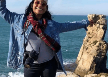 Corpo da turista Juliana Marins chega ao Rio nesta quarta (2), após queda no Monte Rinjani, na Indonésia. Família pede nova autópsia no Brasil.