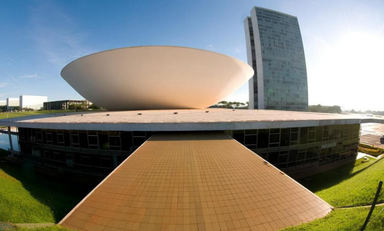 Arnaldo Jardim afirma que o Brasil deve aprovar a mistura B15 de biodiesel ainda este mês, após ações para combater adulterações e fortalecer fiscalização.