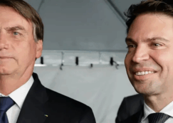 A Polícia Federal concluiu o inquérito sobre o uso ilegal da Abin durante o governo Bolsonaro. Bolsonaro, Ramagem, Carlos Bolsonaro e integrantes da atual gestão estão entre os mais de 30 indiciados.