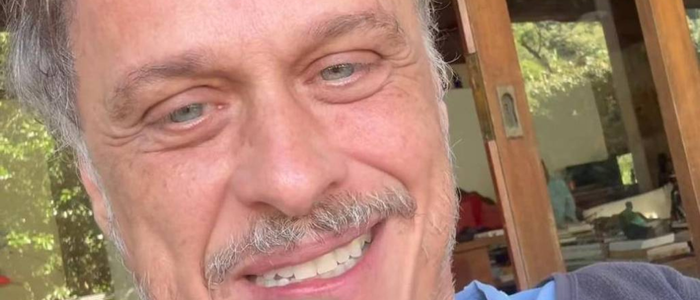 Guilherme Fontes foi picado por uma cobra jararaca em casa, no meio da floresta. Ele relatou dor intensa, levou o animal ao hospital e alertou sobre o perigo e a importância de buscar atendimento médico rápido.