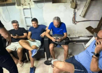Prefeitos brasileiros que estavam em missão oficial em Israel durante o ataque do Irã repudiam comunicado do Itamaraty e acusam o ministério de divulgar informações falsas sobre a viagem.