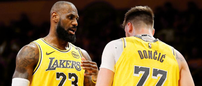 Los Angeles Lakers é vendido por US$ 10 bilhões a Mark Walter. A transação se torna o maior negócio esportivo da história e marca o fim da era Buss no comando da franquia da NBA.