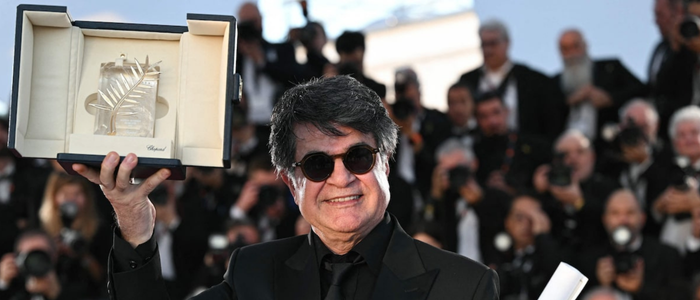 Cineasta iraniano Jafar Panahi condena confronto entre Irã e Israel e pede a dissolução do regime teocrático. Diretor venceu a Palma de Ouro em Cannes com filme crítico ao governo iraniano.