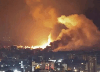 Irã lança ataque com mais de 30 mísseis balísticos contra Israel nesta sexta (20), ferindo ao menos 23 pessoas. Conflito cresce em meio a negociações nucleares em Genebra.