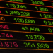 Selic a 15% pressiona o Ibovespa, que opera em queda nesta sexta (20). Alta de juros futuros e cenário externo contribuem para volatilidade nos mercados.