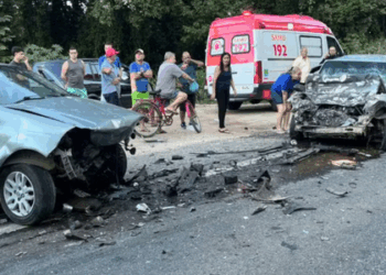 Uma colisão entre dois carros na BR-101, em Iconha (ES), deixou uma mulher morta e dois homens gravemente feridos. Um dos feridos foi socorrido por helicóptero. Trânsito teve desvios e lentidão.