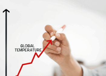 Brasil sobe para a 58ª posição no ranking de competitividade do IMD, impulsionado por investimentos e geração de empregos. Especialistas alertam para desafios estruturais que ainda travam o crescimento sustentável do país.