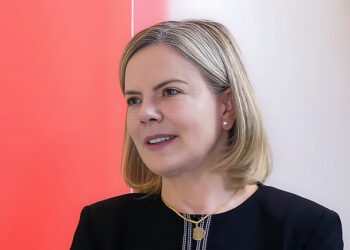Gleisi Hoffmann admite em entrevista que parte da base do governo pode estar contra Lula em 2026
