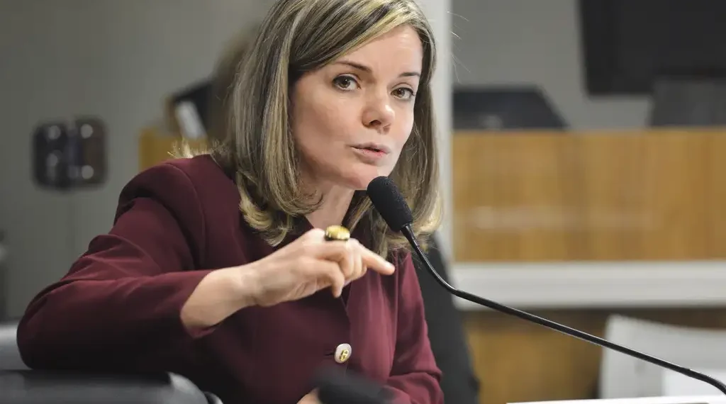 Gleisi fala em diálogo com Motta e Alcolumbre horas antes de reunião sobre ajuste fiscal