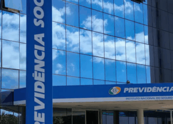 PF cumpre mandados em Sergipe contra fraude de R$ 119 milhões em descontos indevidos no INSS. Operação mira entidades que cobravam mensalidades sem autorização.