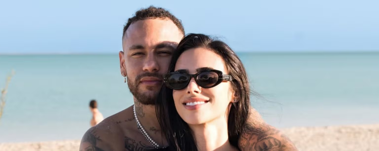 Bruna Biancardi revelou que já é casada com Neymar. A confirmação foi feita em uma resposta no Instagram. O casal espera a segunda filha, Mel, para o segundo semestre.