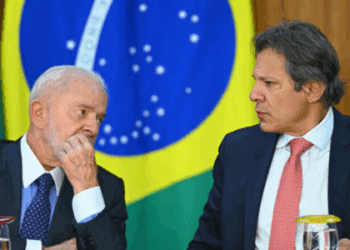 Presidentes da Febraban, BTG Pactual e Itaú cobram ação urgente do governo para conter a dívida pública. Ameaçam: ajuste fiscal terá que ocorrer “por bem ou por mal”.