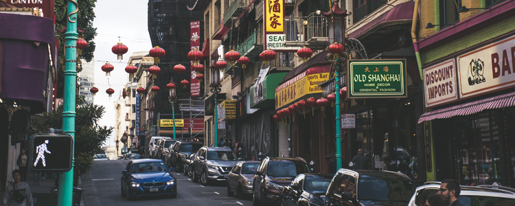 As vendas de automóveis na China subiram 13% em maio, impulsionadas por subsídios do governo e redução de tensões com os EUA. Veículos elétricos lideram crescimento com alta de 28
