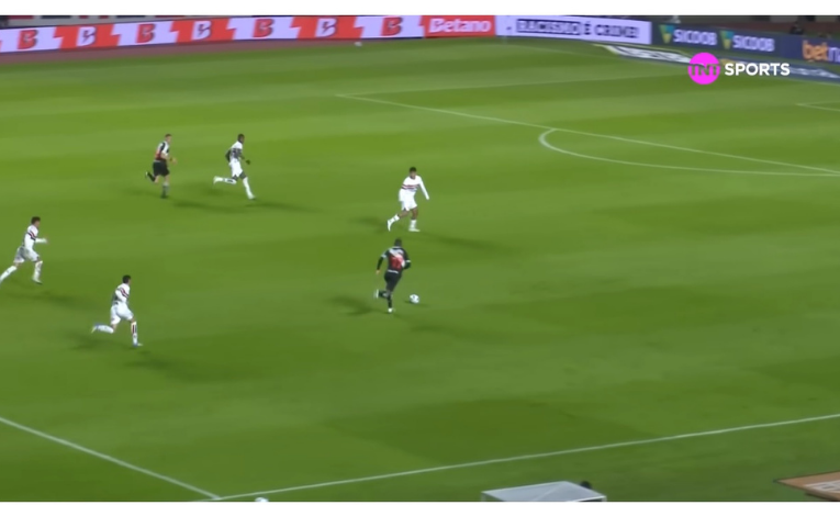 São Paulo é superado pelo Vasco no Morumbi e ouve vaias da torcida. Com desempenho fraco, time tricolor preocupa no Brasileirão. Confira os detalhes da partida.