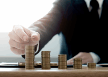 IBGE aponta crescimento de 0,2% no volume de serviços em abril de 2025; setor acumula alta de 2,2% no ano e 2,7% em 12 meses, com receita nominal estável no mês.