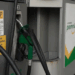 Petrobras reduz preço da gasolina para distribuidoras em 5,6%, com recuo de R$ 0,17 por litro. Na bomba, consumidores devem pagar cerca de R$ 0,12 a menos por litro. Veja os detalhes da redução.
