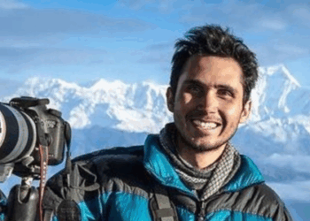 Brasileiro Edson Vandeira desaparece ao escalar o Nevado Artesonraju, no Peru. Buscas são intensificadas com drones, guias e possível uso de helicóptero.
