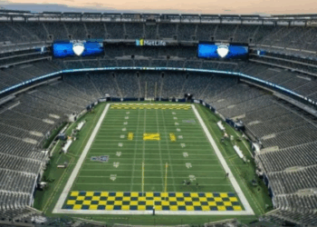 Estádio MetLife, onde Palmeiras e Fluminense estreiam no Mundial de Clubes, teve a grama sintética trocada por natural após críticas de jogadores da NFL. Arena será sede da final da Copa do Mundo de 2026.
