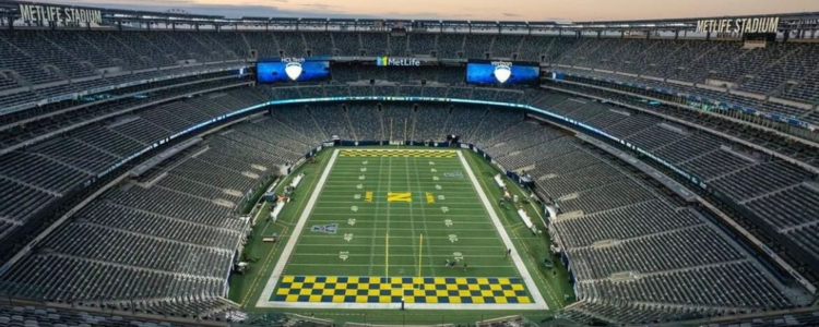 Estádio MetLife, onde Palmeiras e Fluminense estreiam no Mundial de Clubes, teve a grama sintética trocada por natural após críticas de jogadores da NFL. Arena será sede da final da Copa do Mundo de 2026.