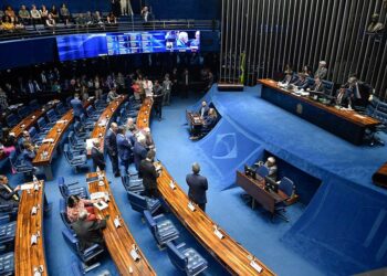 Senado aprova projeto que aumenta pena para crimes cometidos dentro de escolas