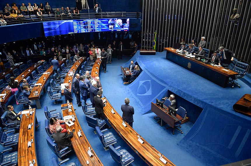 Senado aprova projeto que aumenta pena para crimes cometidos dentro de escolas