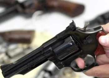 A partir de 1º de julho, a Polícia Federal assume o controle de CACs no Brasil, substituindo o Exército. Medida prevê estrutura nacional, transparência com BI e fiscalização ampliada.