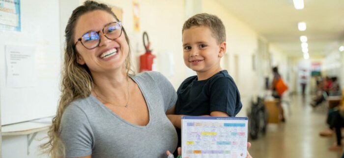 Vacina meningocócica ACWY será ofertada pelo SUS a partir de julho como reforço para crianças de 12 meses, ampliando proteção contra formas graves de meningite bacteriana.