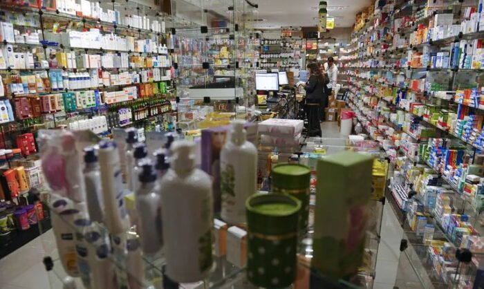 Brasil e Chile assinam acordo para facilitar o comércio de cosméticos, reduzindo exigências e custos. A medida pode ampliar exportações e promover sustentabilidade e integração regional.