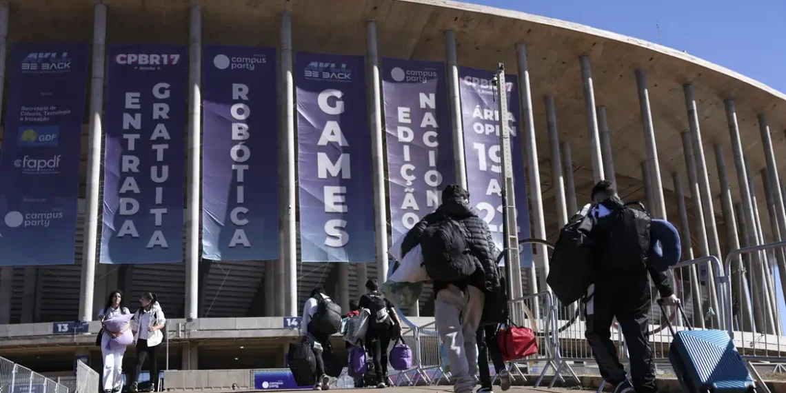 Pela primeira vez, Campus Party Brasil realiza edição nacional em Brasília. CPBR17 traz robótica, impressoras 3D, fórum de IA, inclusão indígena e atrações para todos os públicos no Mané Garrincha.