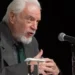 Morre Cícero Sandroni, aos 90 anos, no Rio. Jornalista e ex-presidente da ABL, foi voz ativa contra a censura e marcou a literatura brasileira com obras premiadas.