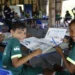 Na Vila dos Pescadores de Ajuruteua, em Bragança (PA), crianças aprendem a ler com o apoio do projeto AlfaMangue, que alia educação, meio ambiente e cultura local para transformar realidades.