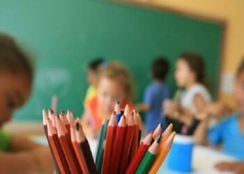 Programa Escola que Protege alcança adesão de 100% das redes estaduais. Iniciativa do MEC visa prevenir e combater violência escolar com apoio técnico, formações e políticas intersetoriais.