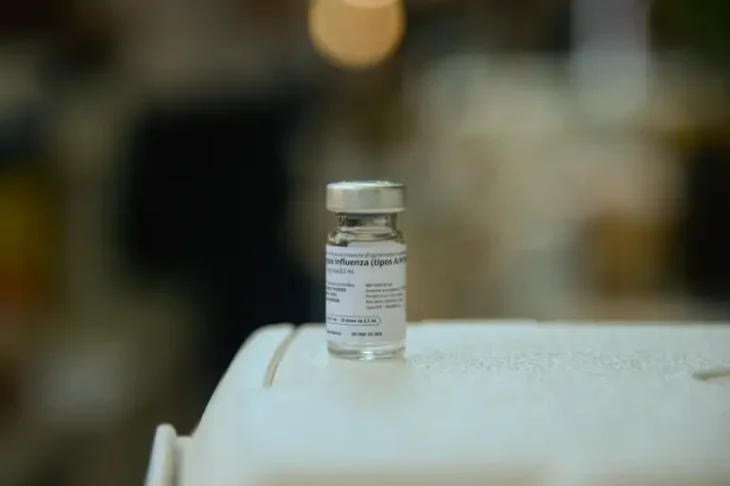 Casos de síndrome respiratória aguda grave aumentaram 30% em 2025. Especialistas alertam para riscos no inverno e reforçam importância da vacinação e prevenção contra influenza, covid-19 e VSR.