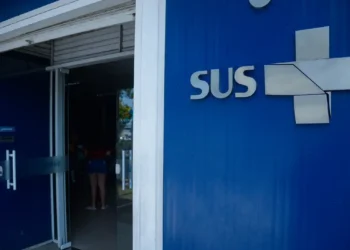 Ministério da Saúde lança pacote com 3,5 mil bolsas para médicos. São 3 mil vagas para residência e 500 para atuação imediata no SUS, com prioridade para regiões desassistidas.
