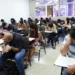 Brasileiros que vivem no exterior têm até 27 de junho para se inscrever no Encceja 2025. Provas serão realizadas em setembro e garantem certificação gratuita do ensino fundamental e médio.