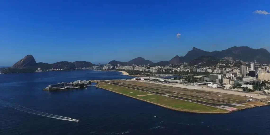 Por causa da Cúpula do Brics, o Aeroporto Santos Dumont ficará fechado para pousos e decolagens nos dias 6 e 7 de julho. Voos serão transferidos para o Galeão. Saiba o que muda para os passageiros.