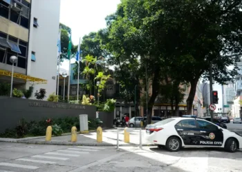 Operação Abraccio combate grupo acusado de estupro, tortura e divulgação de vídeos de vítimas pela internet. Mandados são cumpridos em 9 estados. Veja detalhes da investigação.