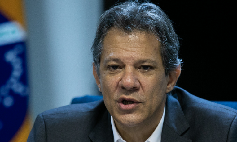 Haddad afirma que MP com medidas alternativas ao aumento do IOF já foi enviada ao Planalto. Proposta inclui nova tributação para letras de crédito e unificação do IR para aplicações financeiras.