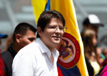 Miguel Uribe, senador colombiano e possível presidenciável, apresenta melhora neurológica após ser baleado na cabeça em Bogotá. Estado ainda é crítico.