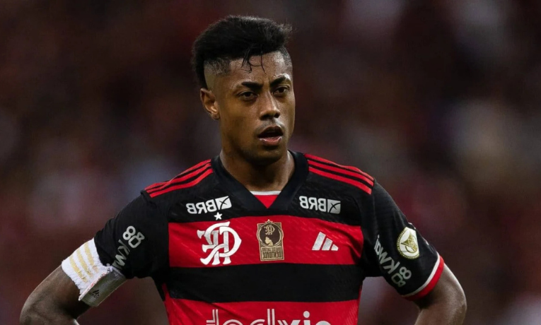 O Ministério Público do Distrito Federal denunciou o atacante Bruno Henrique, do Flamengo, por fraude esportiva e estelionato, em investigação sobre esquema de apostas no Brasileirão 2023.