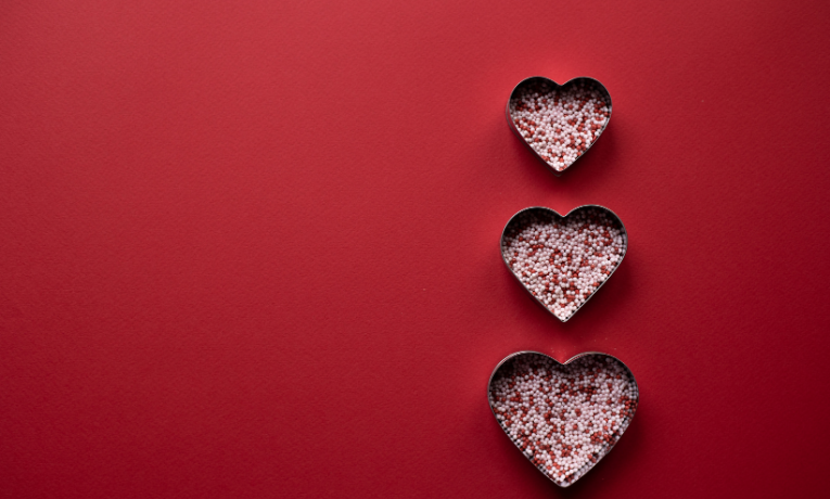 No Brasil, o Dia dos Namorados é em 12 de junho, diferente da maior parte do mundo que celebra o amor no Valentine's Day, 14 de fevereiro.