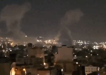 Israel lança ataque preventivo contra centro de comando iraniano e mata líderes das Forças Aeroespaciais; ofensiva mira instalações nucleares e eleva tensão com Teerã.