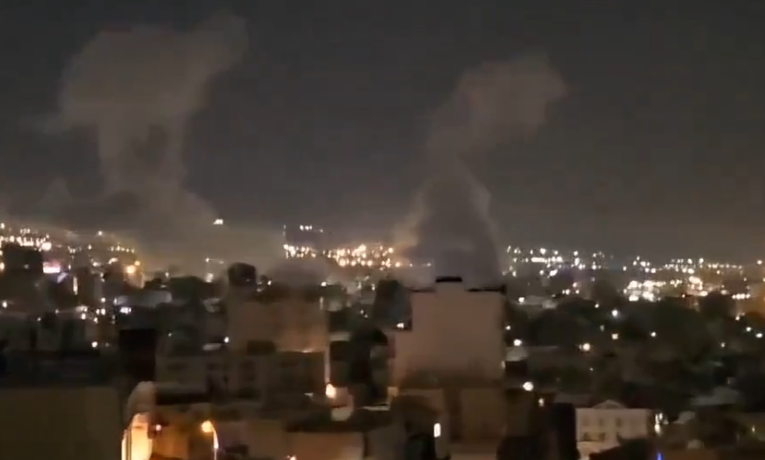 Israel lança ataque preventivo contra centro de comando iraniano e mata líderes das Forças Aeroespaciais; ofensiva mira instalações nucleares e eleva tensão com Teerã.
