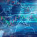 Ibovespa cai 0,43% e fecha aos 137.212 pontos em 13 de junho de 2025. Queda foi influenciada por recuo das bolsas americanas e baixa nas ações de Vale, Itaú e Ambev. Petrobras sobe.
