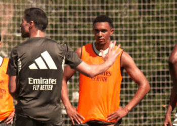 Éder Militão volta a treinar com o Real Madrid antes da viagem aos EUA para o Mundial de Clubes. Endrick segue em recuperação, mas está na lista de inscritos. Time estreia contra o Al Hilal na quarta (18).