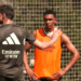 Éder Militão volta a treinar com o Real Madrid antes da viagem aos EUA para o Mundial de Clubes. Endrick segue em recuperação, mas está na lista de inscritos. Time estreia contra o Al Hilal na quarta (18).