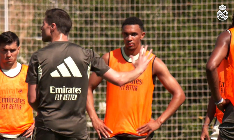 Éder Militão volta a treinar com o Real Madrid antes da viagem aos EUA para o Mundial de Clubes. Endrick segue em recuperação, mas está na lista de inscritos. Time estreia contra o Al Hilal na quarta (18).